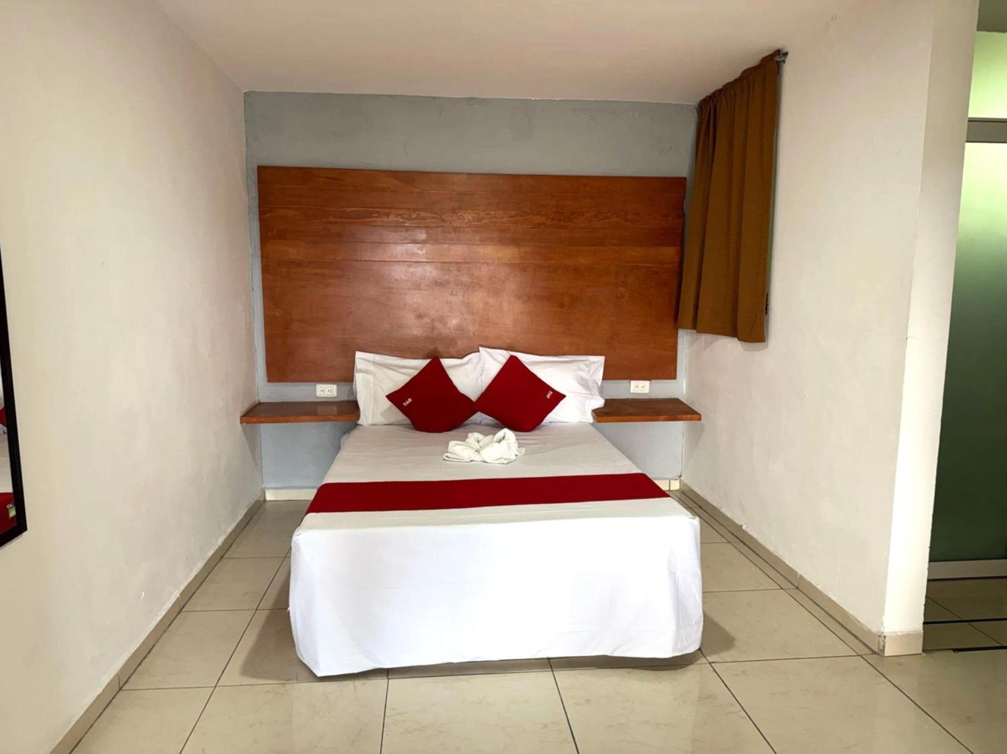 Oyo Hotel Familiar Tollan Чолула Екстер'єр фото