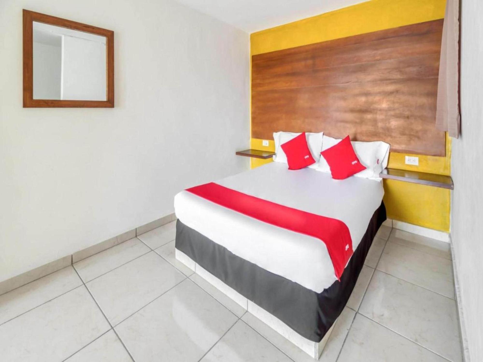 Oyo Hotel Familiar Tollan Чолула Екстер'єр фото