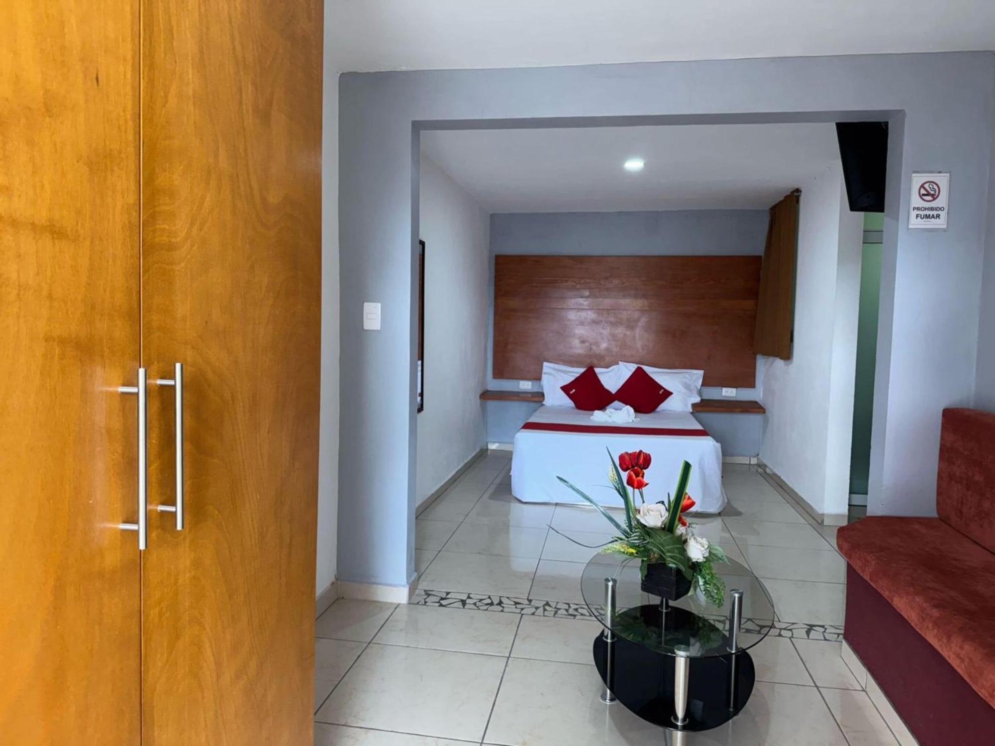 Oyo Hotel Familiar Tollan Чолула Екстер'єр фото
