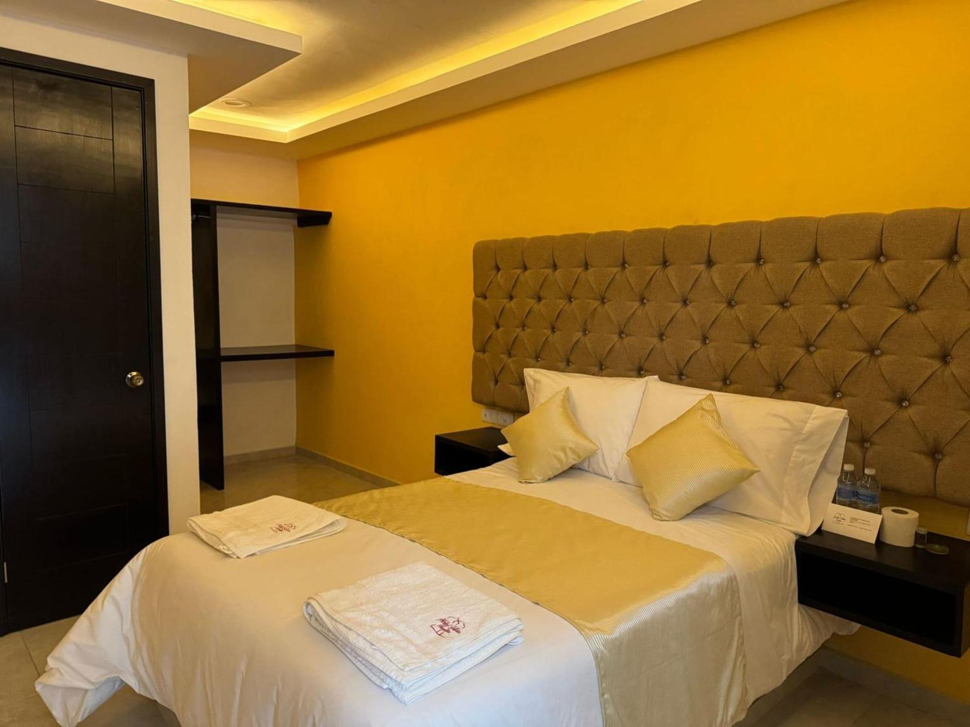 Oyo Hotel Familiar Tollan Чолула Екстер'єр фото