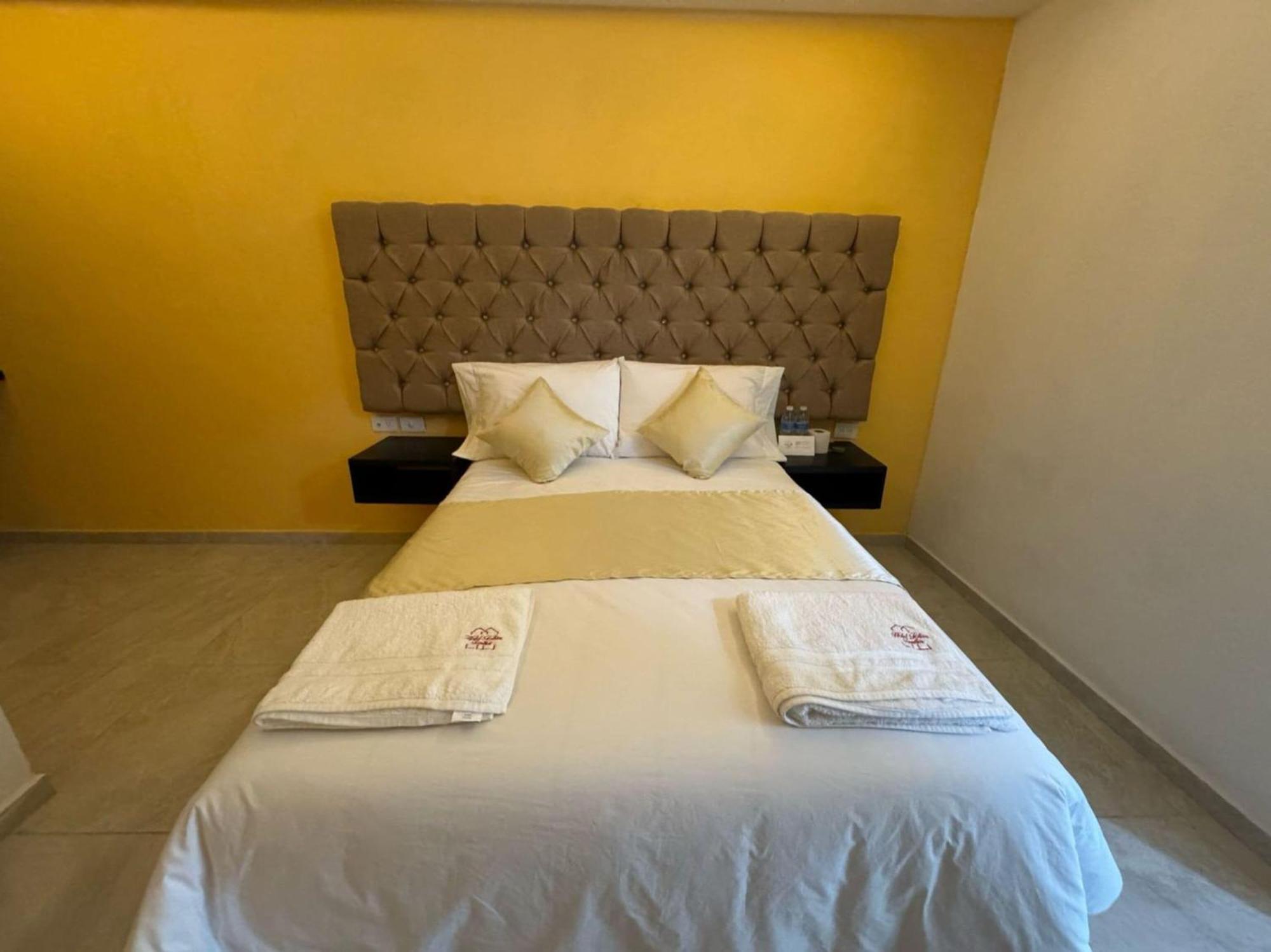 Oyo Hotel Familiar Tollan Чолула Екстер'єр фото