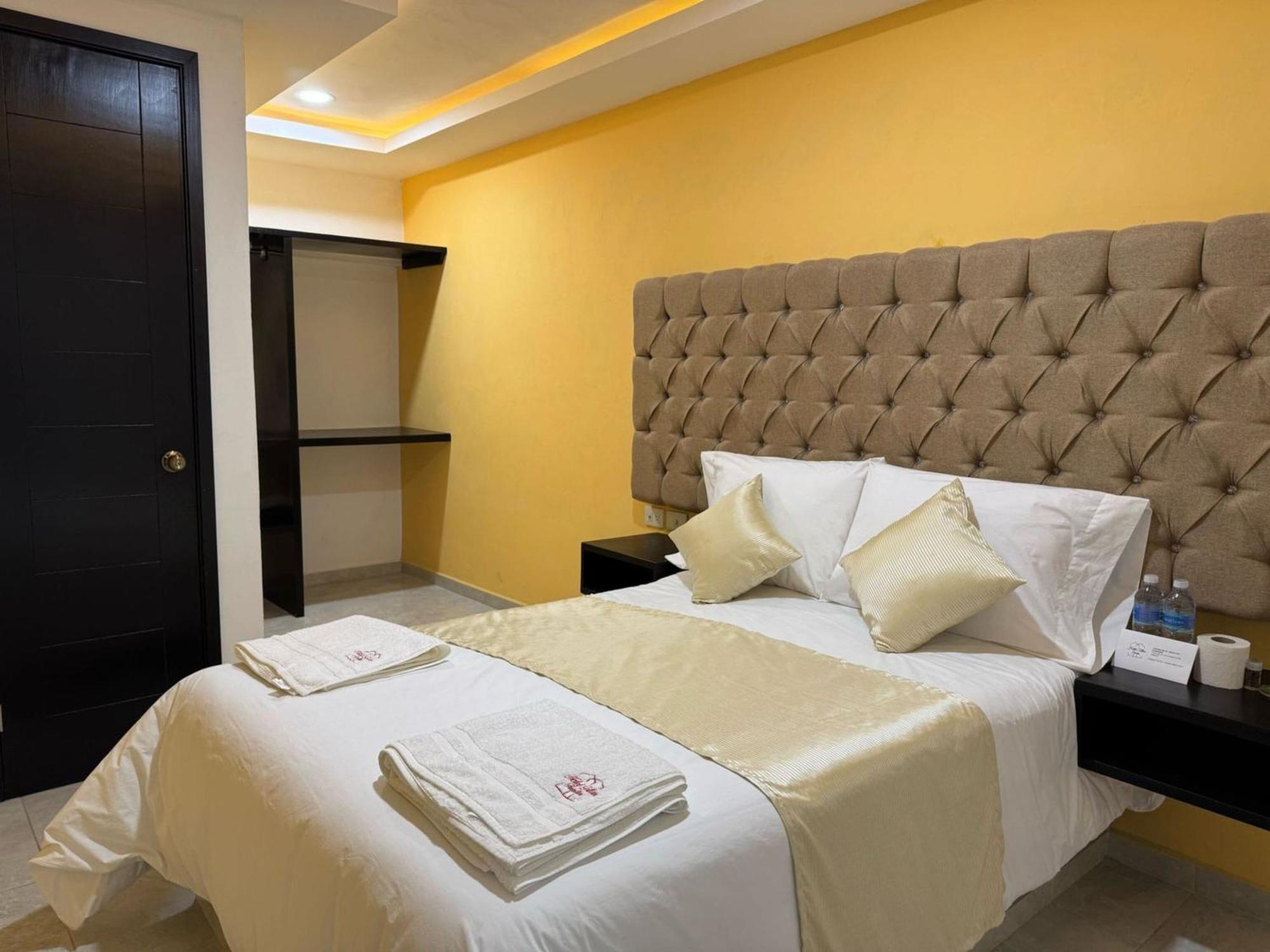 Oyo Hotel Familiar Tollan Чолула Екстер'єр фото