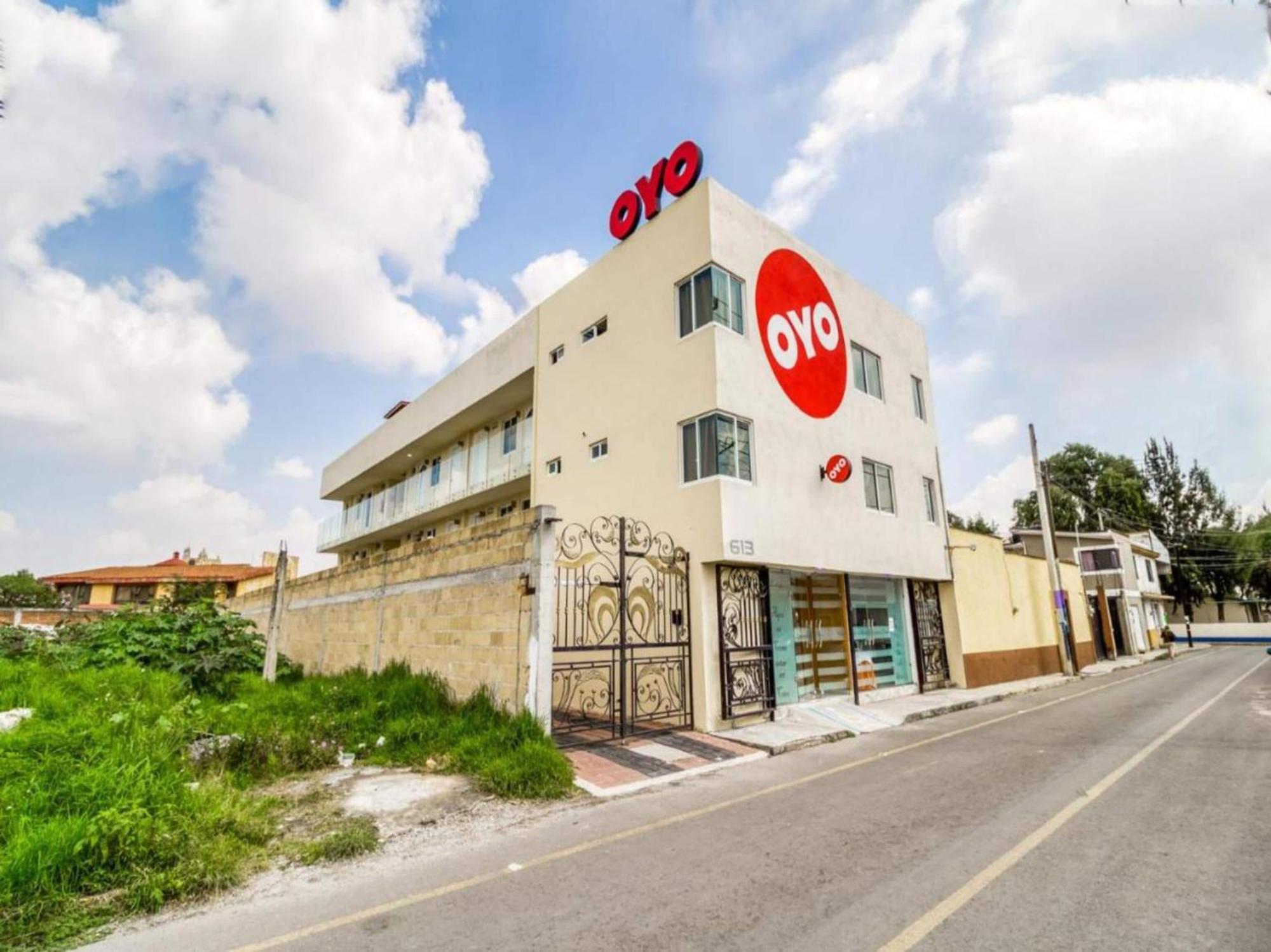 Oyo Hotel Familiar Tollan Чолула Екстер'єр фото