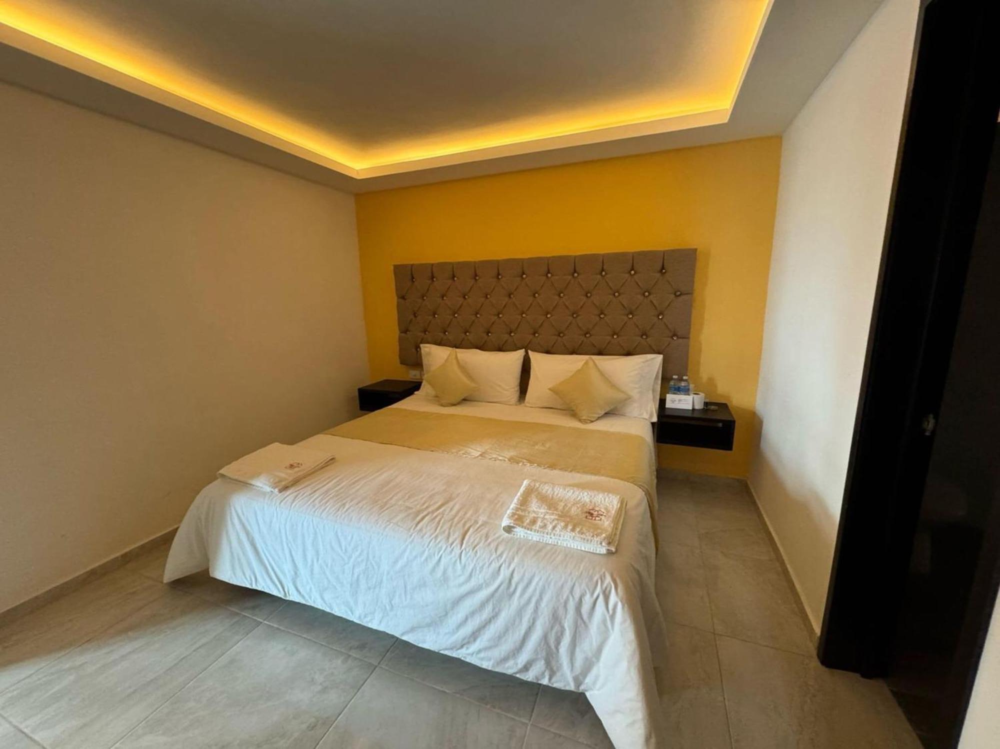 Oyo Hotel Familiar Tollan Чолула Екстер'єр фото