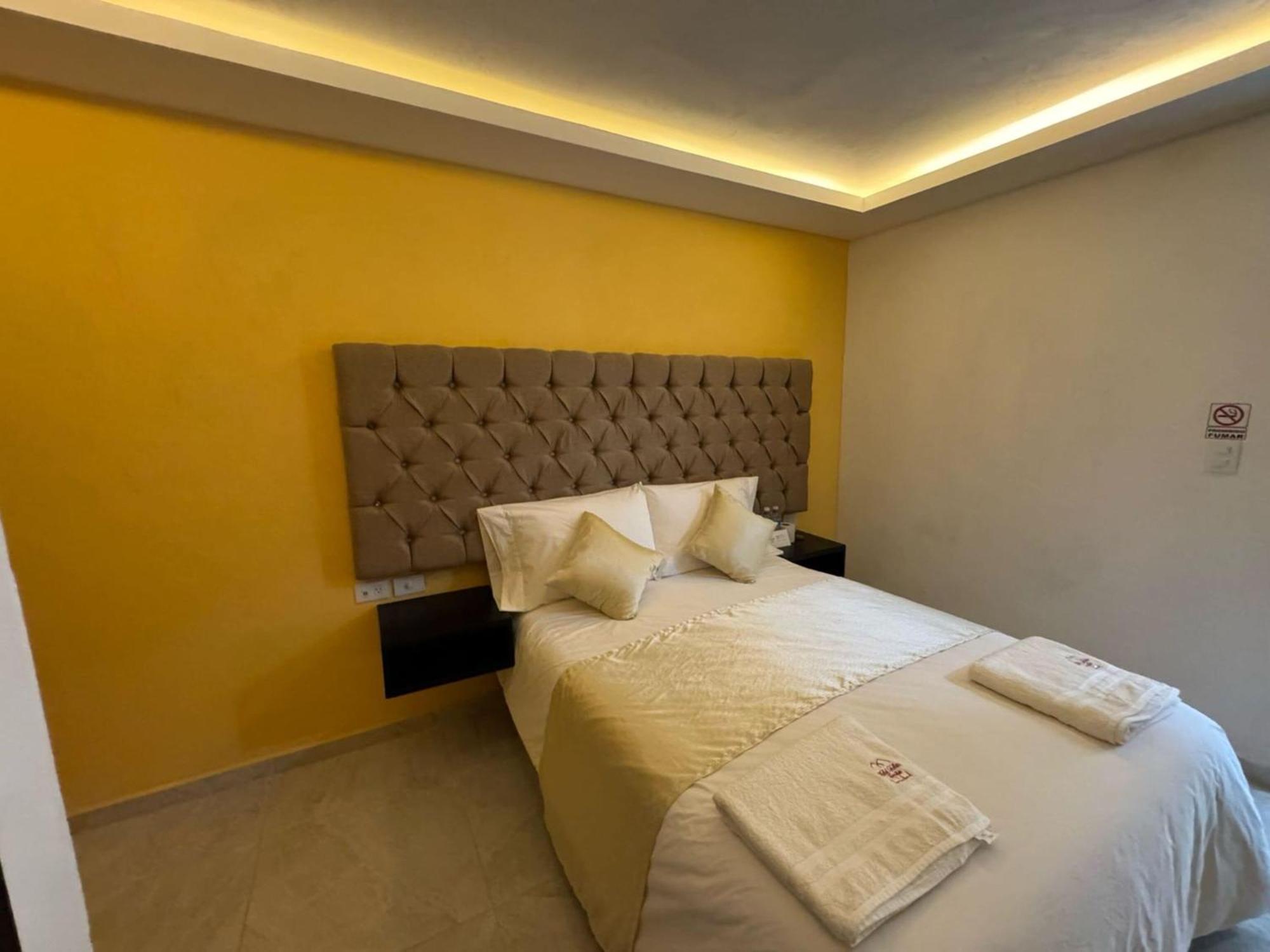 Oyo Hotel Familiar Tollan Чолула Екстер'єр фото