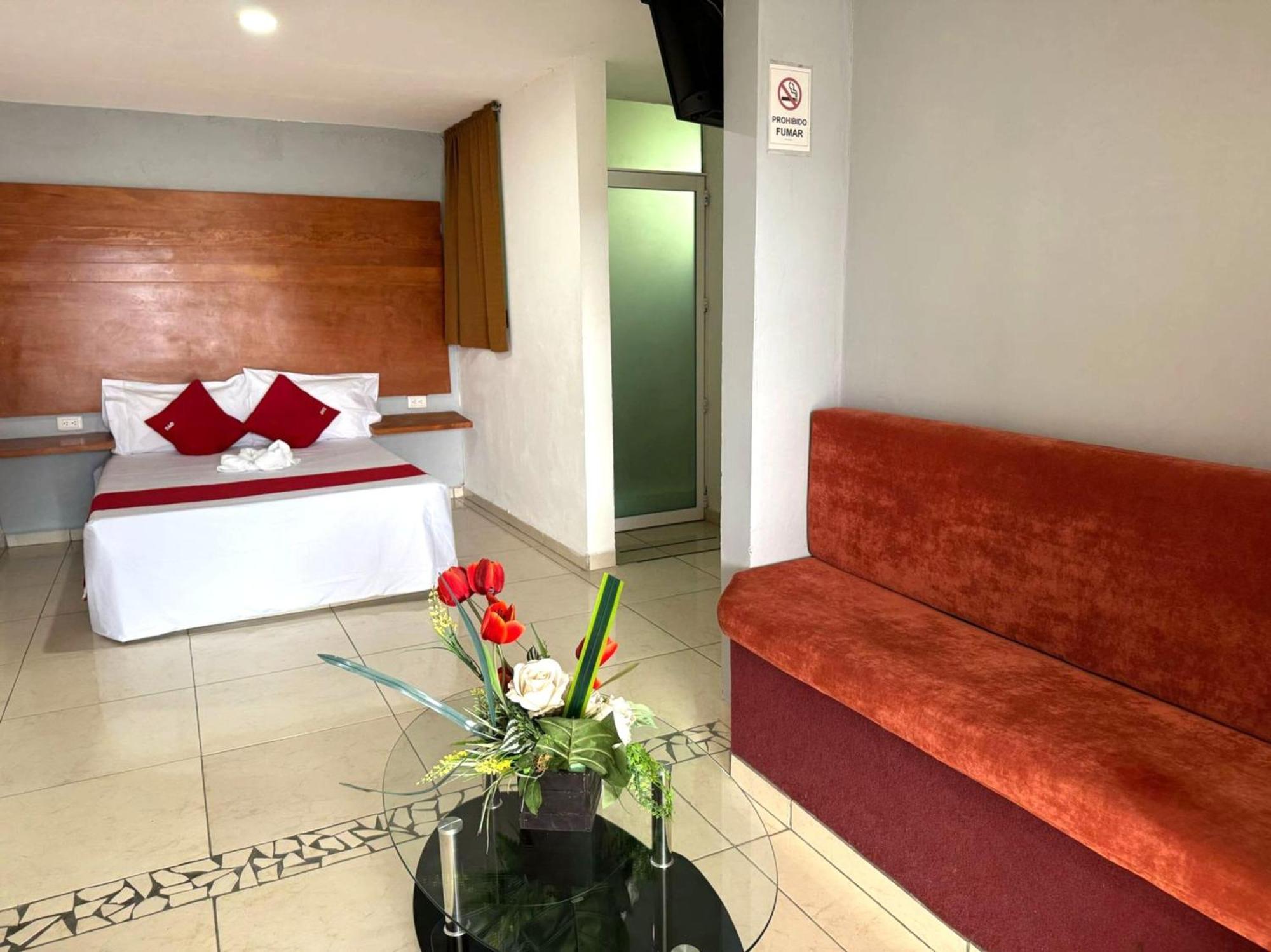 Oyo Hotel Familiar Tollan Чолула Екстер'єр фото