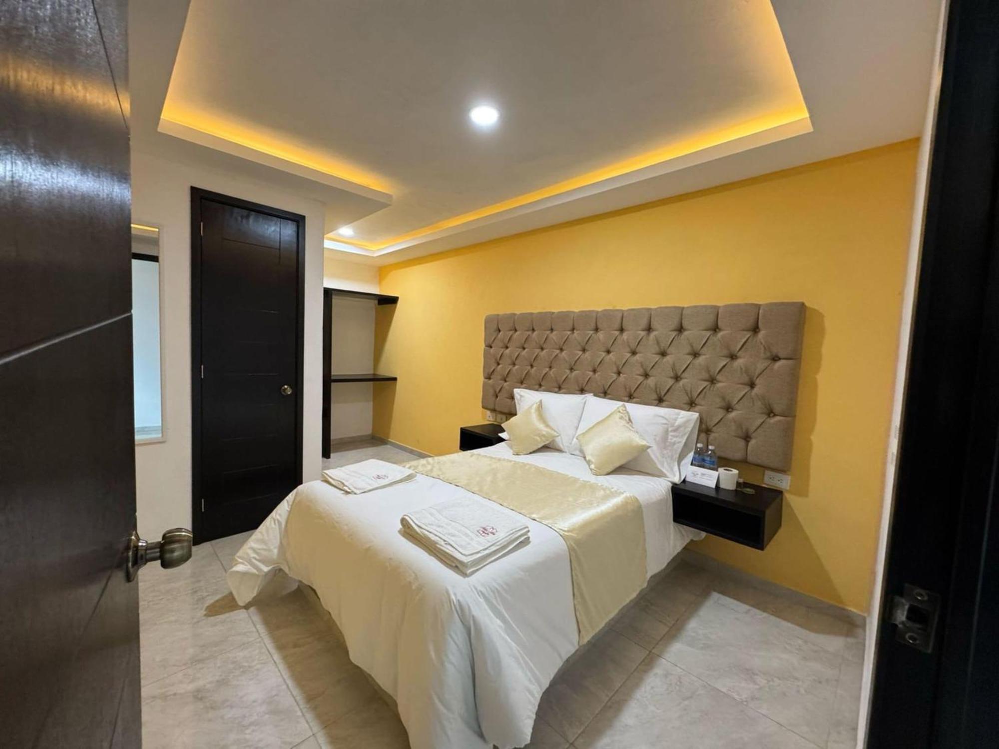 Oyo Hotel Familiar Tollan Чолула Екстер'єр фото